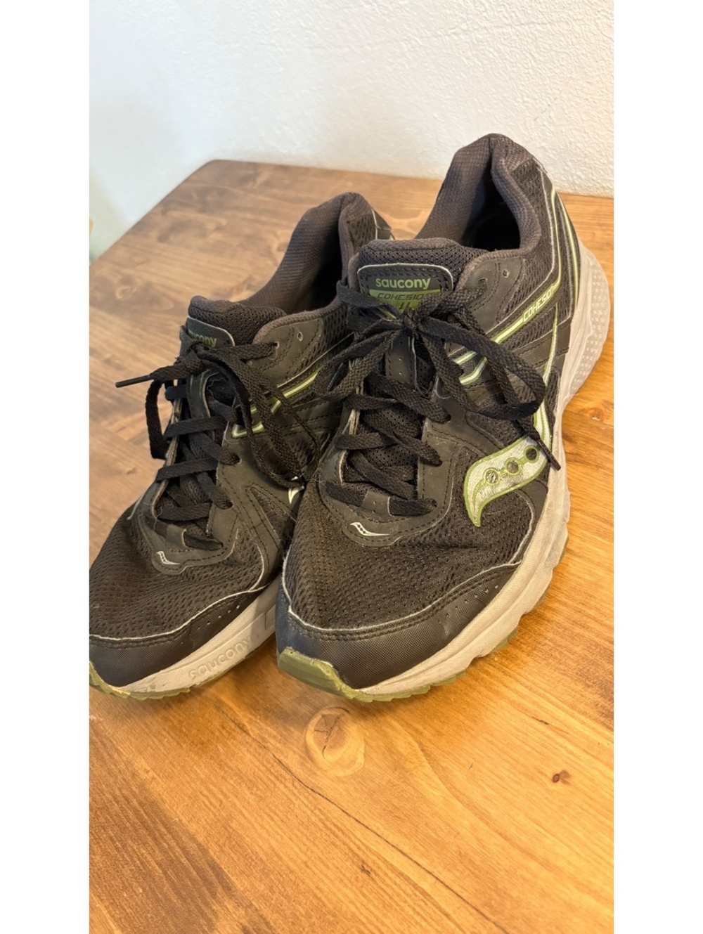 Saucony Cohesion 11 Men's Size 10 Black Lime Green Running Shoes S20427-2